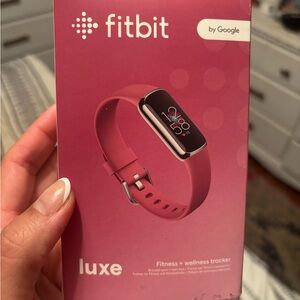 Fitbit Luxe Smartwatch - Rose